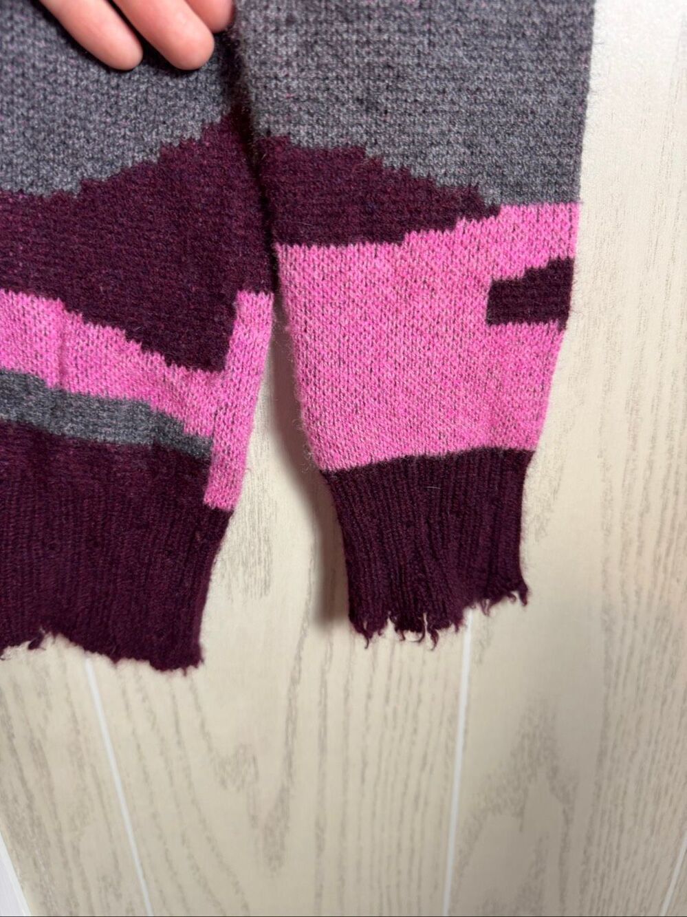 Aqua 100% Cashmere Sweater Camouflage Size Medium Pink Purple Gray Distressed - Picture 6 of 8